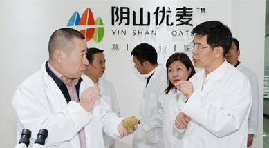 內蒙古自治區(qū)政府副主席黃志強考察、調研我公司